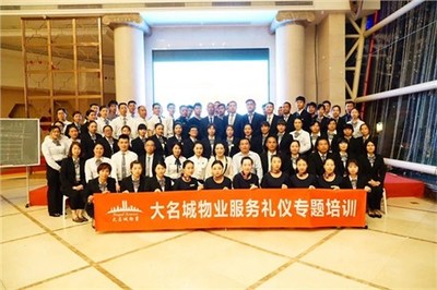 云南皇禮禮儀學院 昆明專業(yè)企業(yè)禮儀教學班，提升商務形象與廣告設(shè)計能力